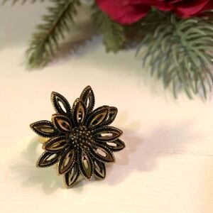 Flower ring black outline on dark gold colour size 7